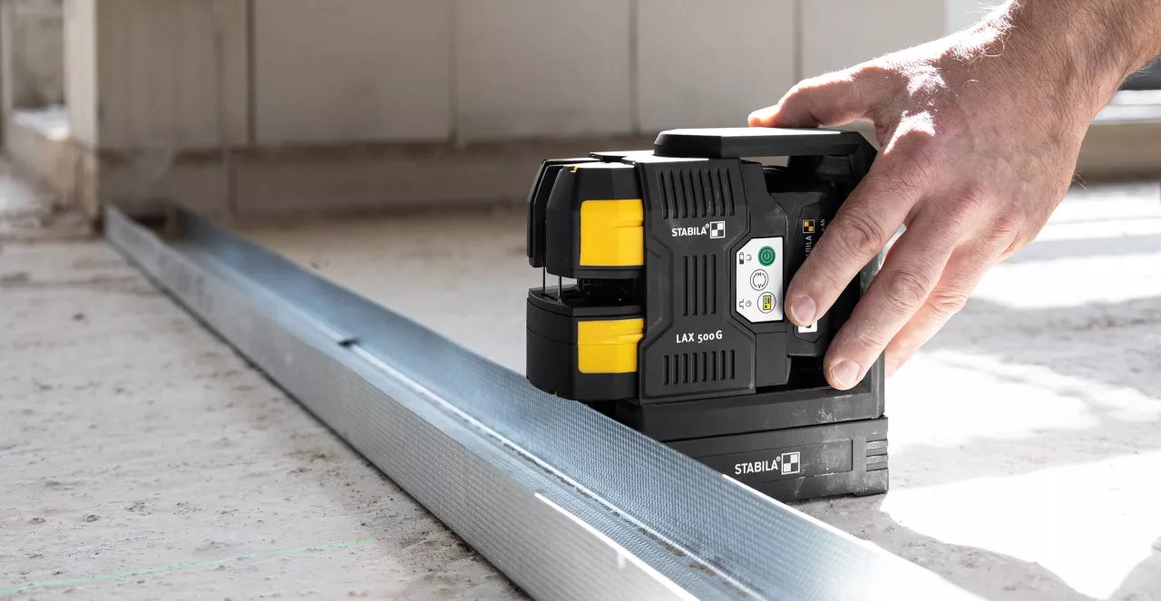 Stabila Multilinien-Laser LAX 500 G - 12V - grün - 7-tlg - 3 x 360° - Akku + Ladegerät