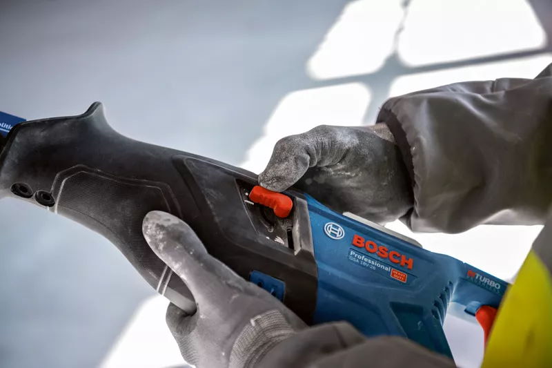 Bosch Akku-Säbelsäge GSA 18V-28 - 06016C0001 - L-BOXX - ohne Akku/Ladegerät