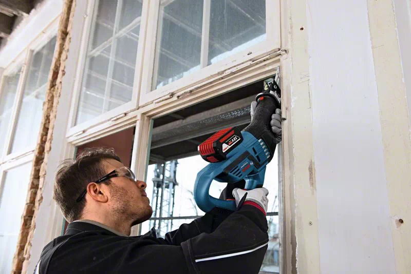 Bosch Akku-Säbelsäge GSA 18V-32 - 2x GBA 5AH- Koffer - GAL1880 Ladegerät