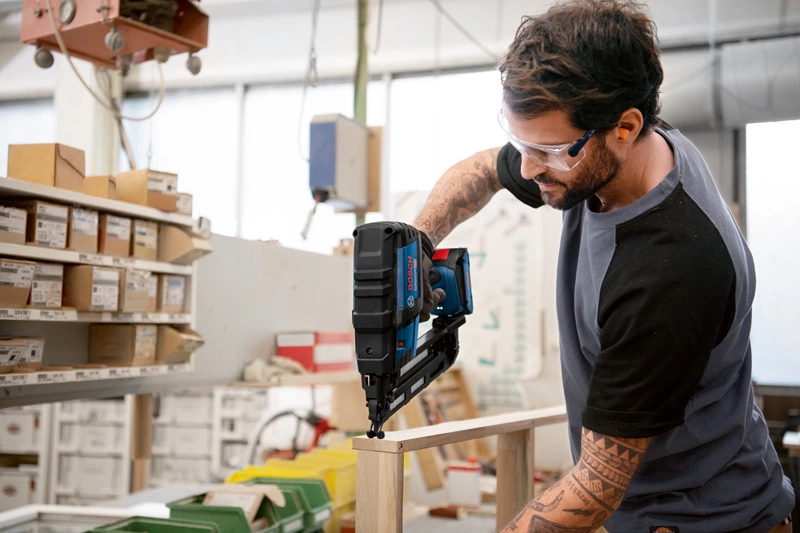 Bosch Akku-Holznagler GNH 18V-64 M - 18V - L-BOXX - bis 64mm - SOLO