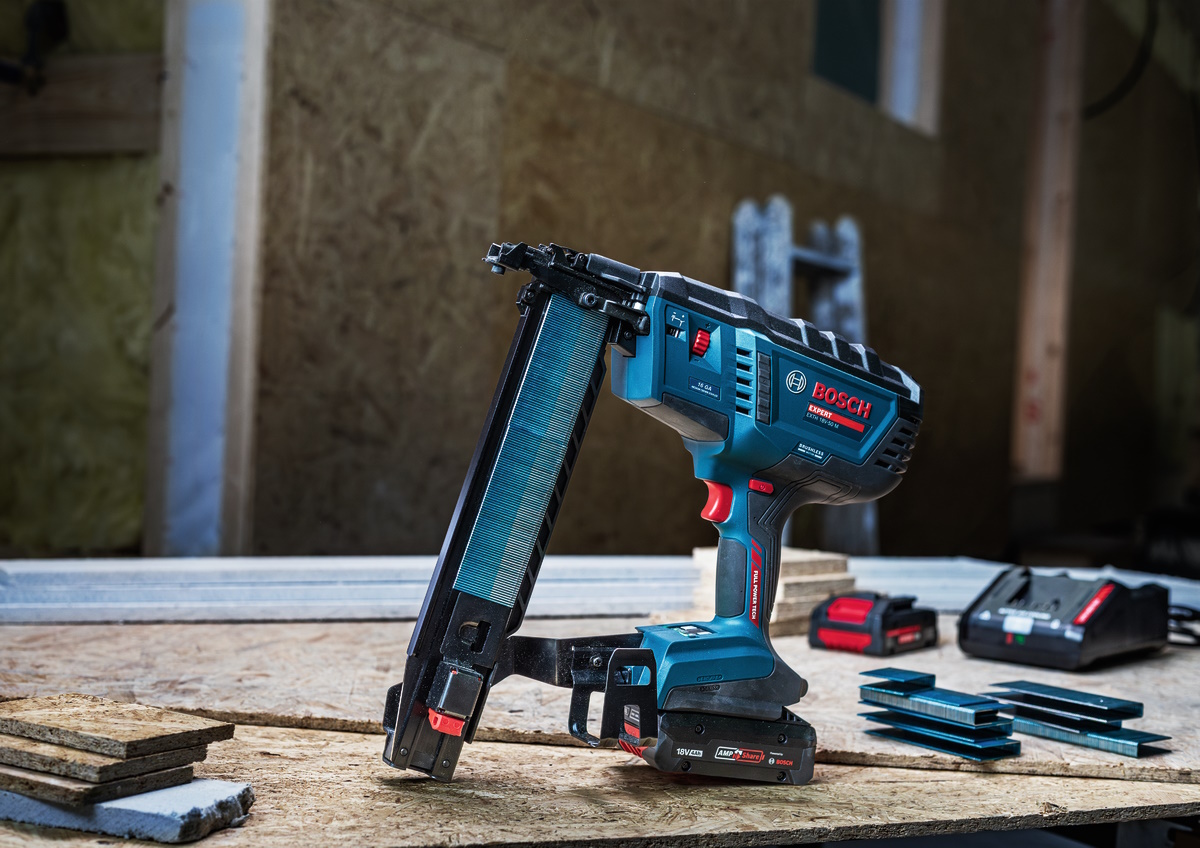 Bosch Akku Holzklammerer EXPERT EXTH18V-50M 18V - ohne Akku/Ladegerät in XL-BOXX