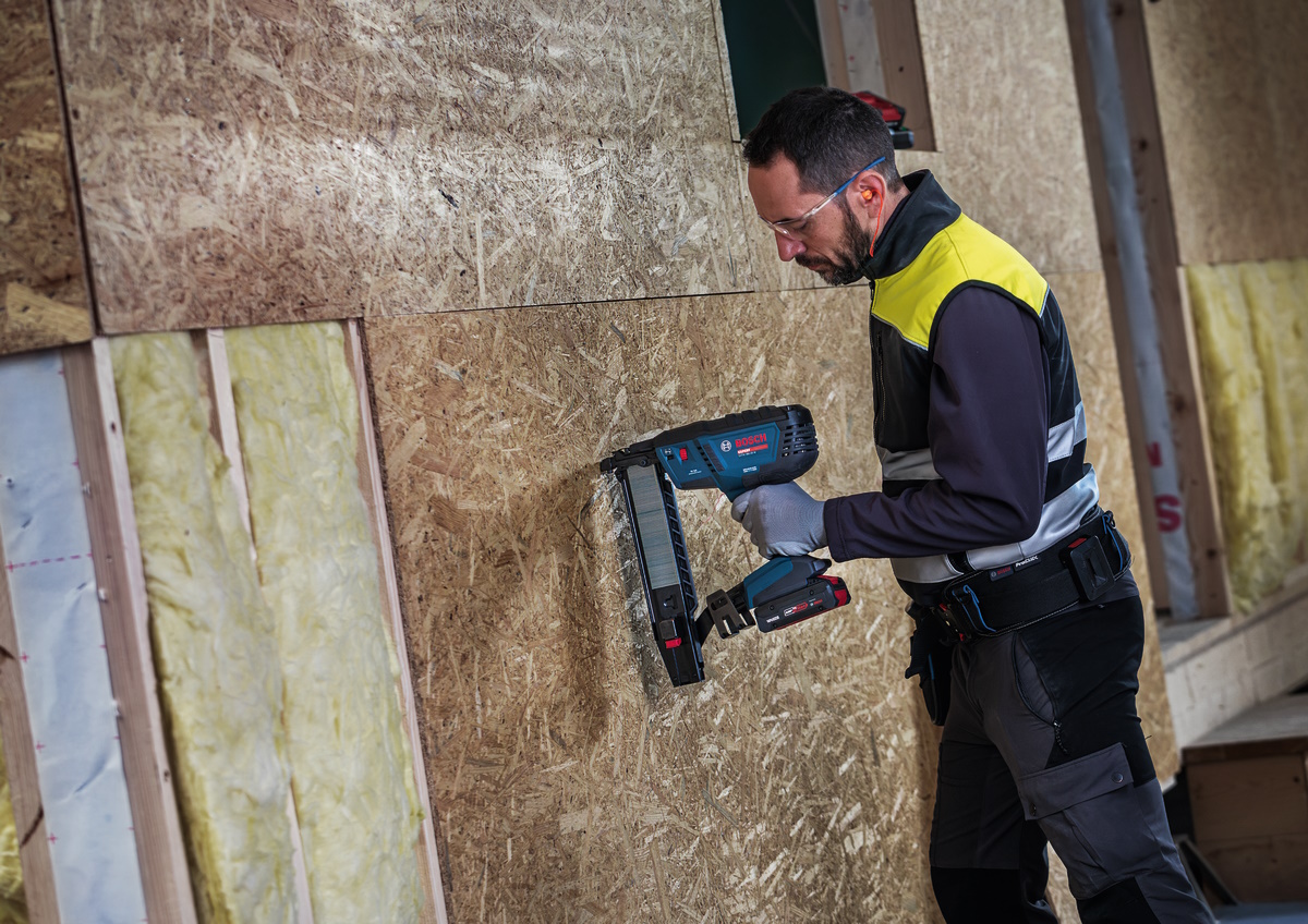 Bosch Akku Holzklammerer EXPERT EXTH18V-50M 18V - ohne Akku/Ladegerät in XL-BOXX