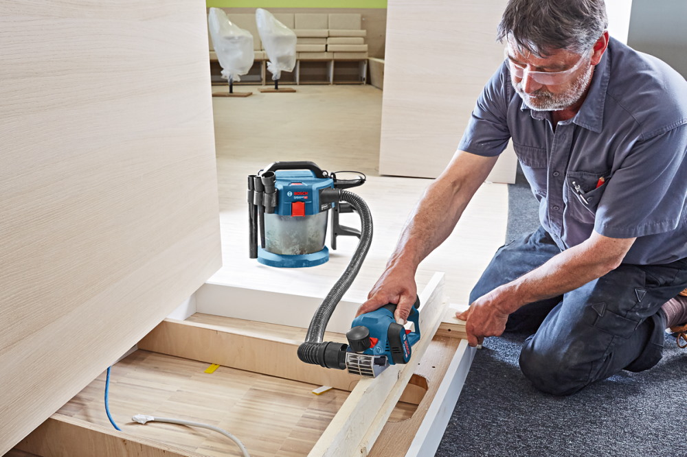 Bosch Akku Hobel GHO 12V-20 Professional mit 2 Hobelmesser - L-BOXX 138 - SOLO