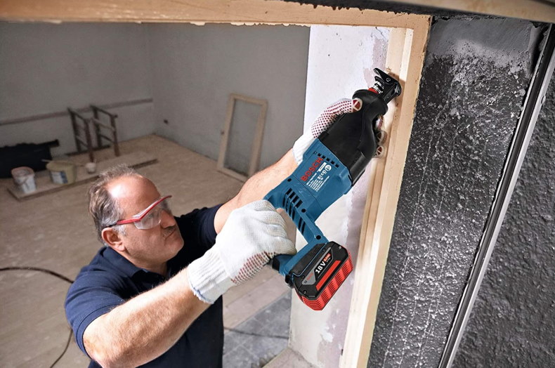 Bosch Akku-Säbelsäge GSA 18V-LI - L-BOXX - ohne Akku/Ladegerät - 060164J007