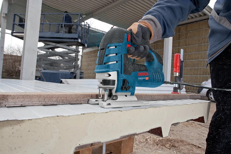 Bosch GST 150 CE Stichsäge - Koffer- 1 Sägeblatt - 780 Watt - 2,6 kg