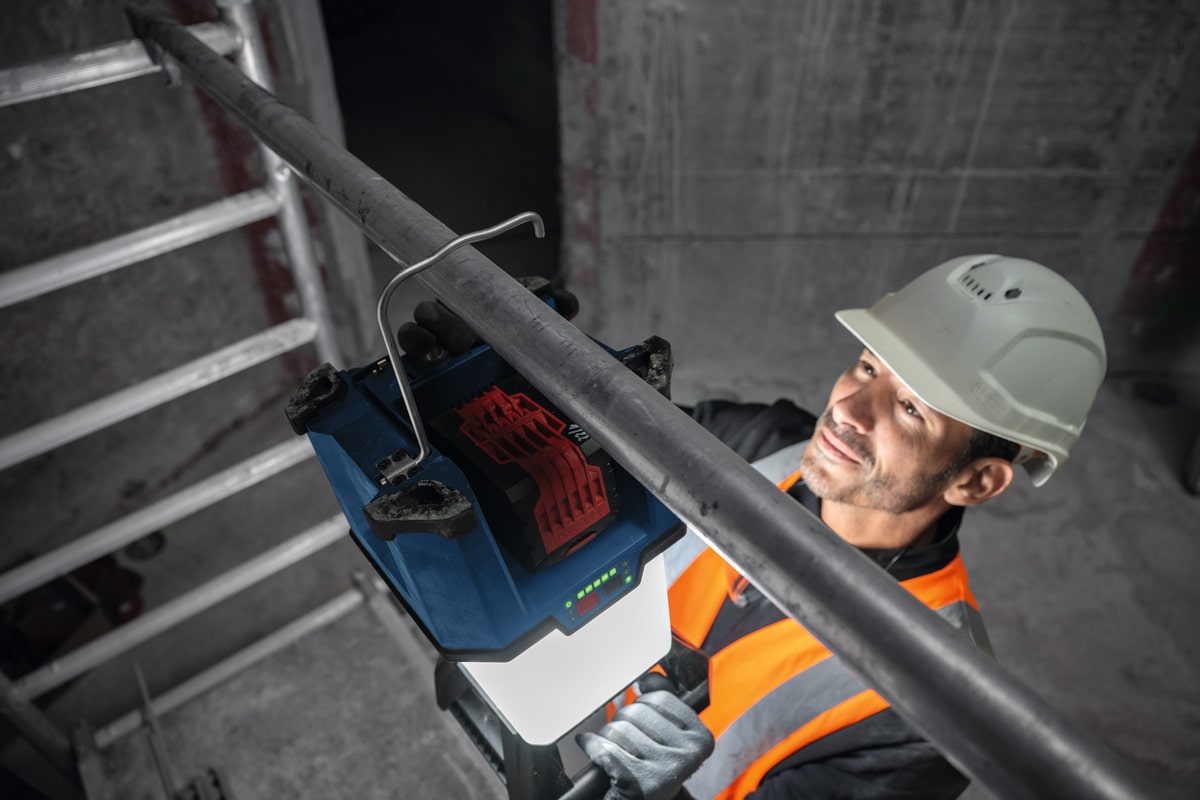 Bosch Akku Bauleuchte Baustrahler GLA 18VH-7500 - Sologerät ohne Akku/Ladegerät