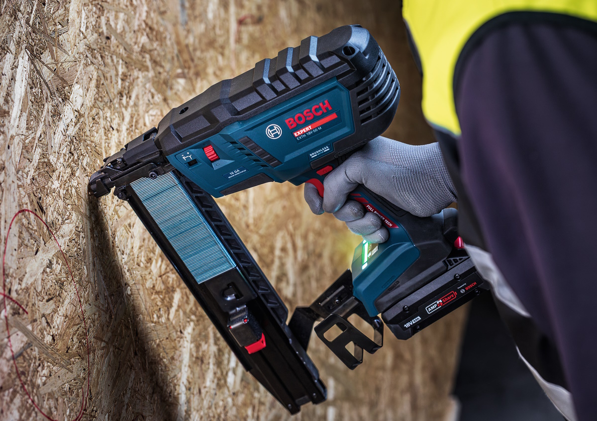 Bosch Akku Holzklammerer EXPERT EXTH18V-50M 18V - ohne Akku/Ladegerät in XL-BOXX