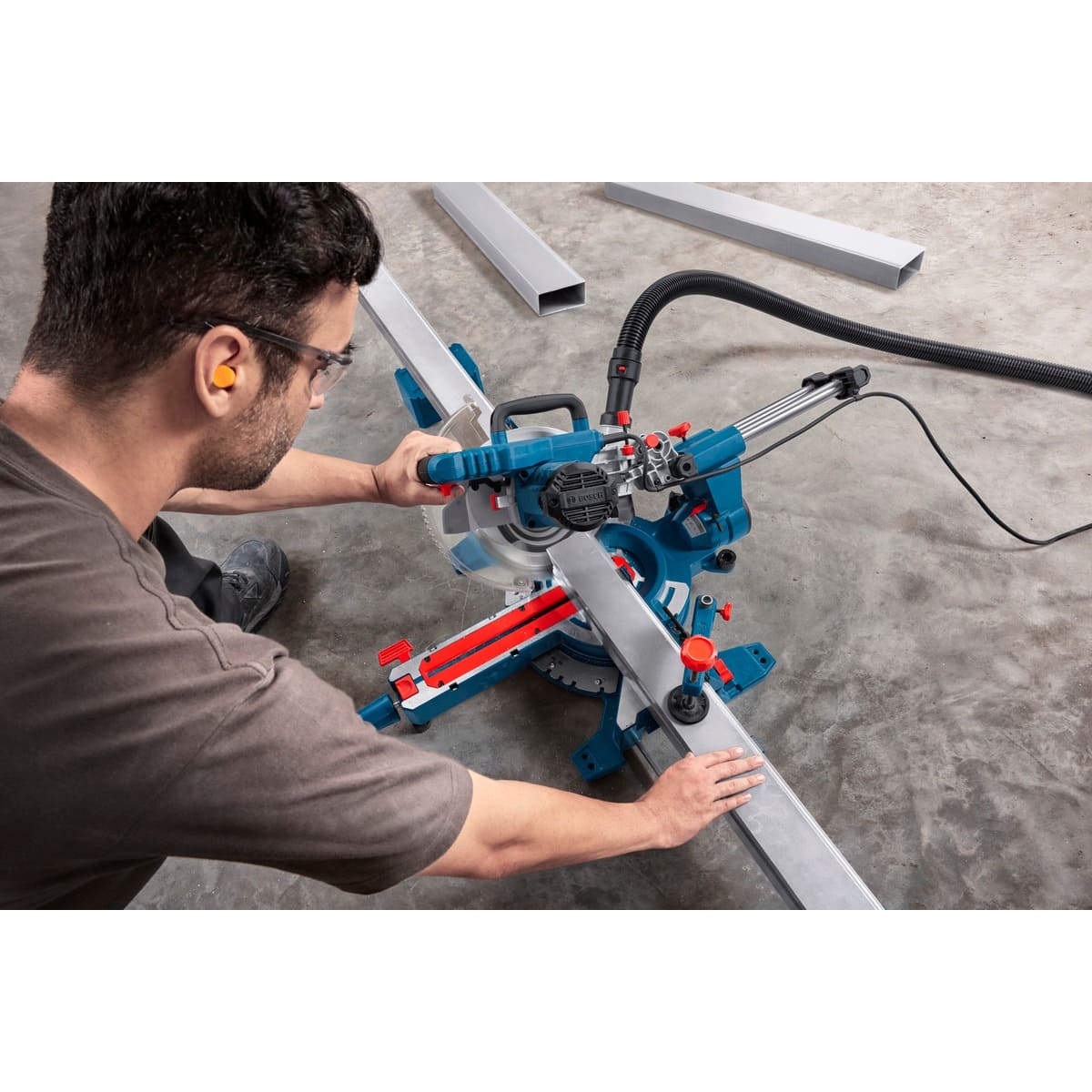 Bosch Kappsäge Gehrungssäge PRO GCM305-216S - 216 mm - LED Lichtsystem