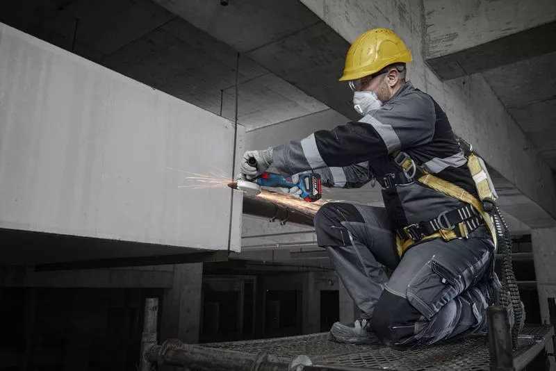 Bosch Akku-Winkelschleifer GWS 18V-8 -  L-BOXX - 125mm - inkl. Akkus/Ladegerät