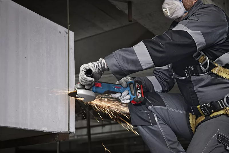 Bosch Akku-Winkelschleifer GWS 18V-8 -  L-BOXX - 125mm - inkl. Akkus/Ladegerät