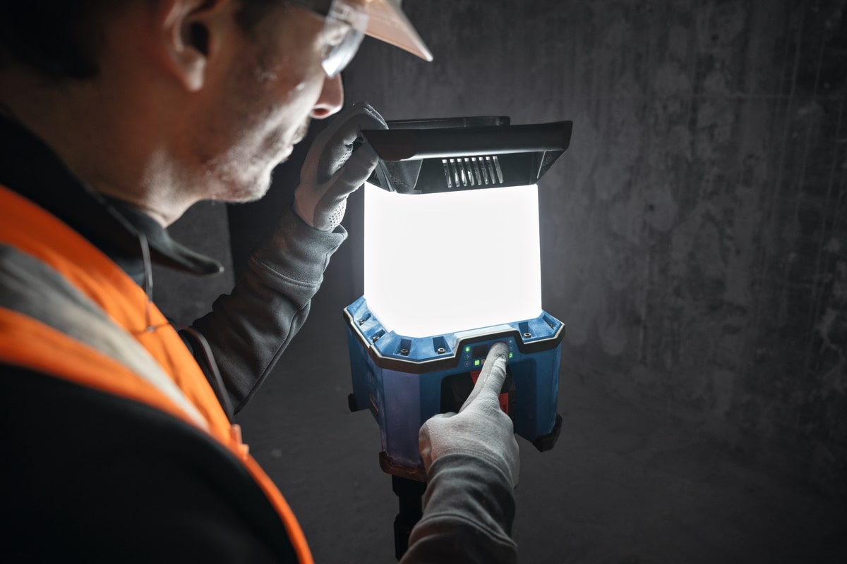 Bosch Akku Bauleuchte Baustrahler GLA 18VH-7500 - Sologerät ohne Akku/Ladegerät
