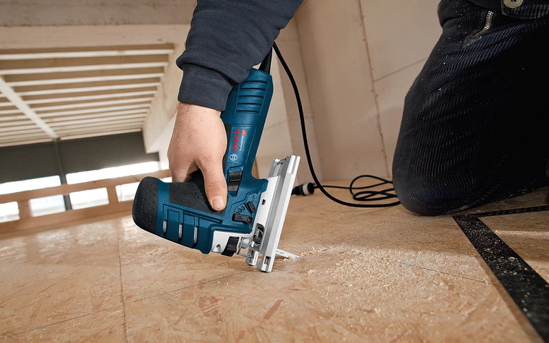 Bosch GST 150 CE Stichsäge - Koffer- 1 Sägeblatt - 780 Watt - 2,6 kg