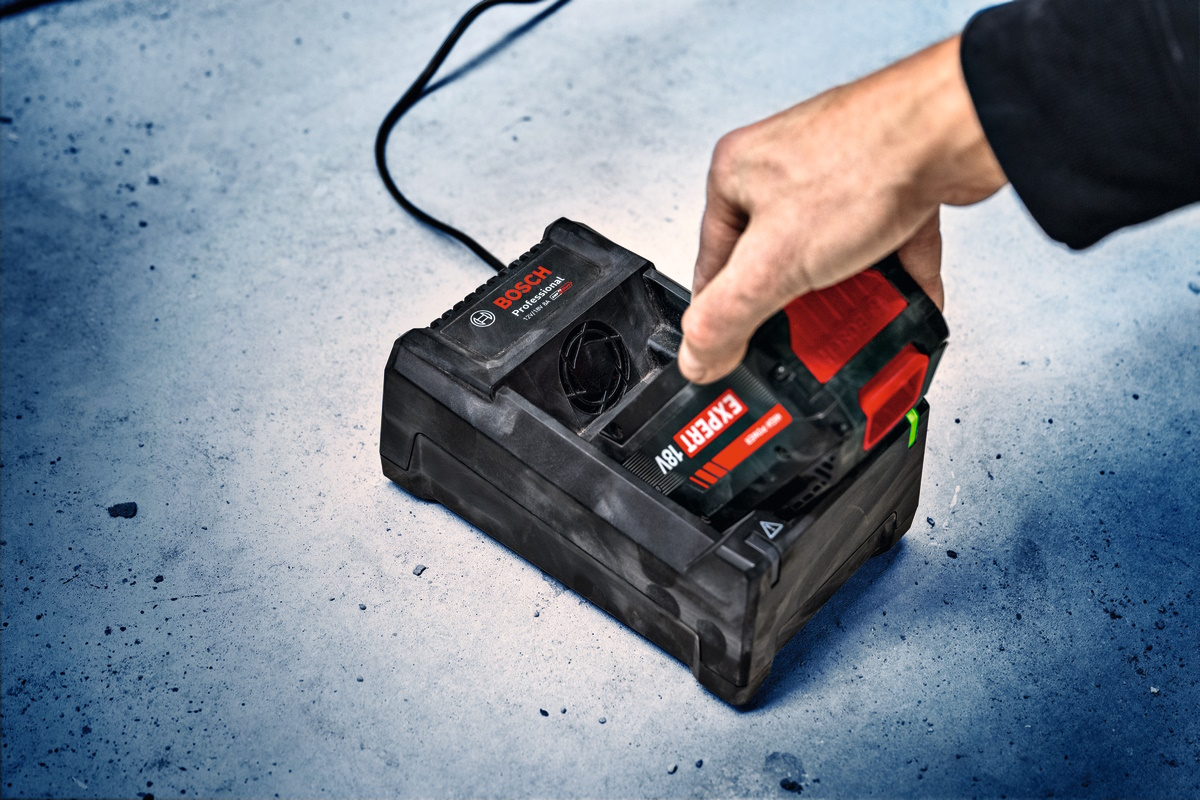 Bosch Ladegerät Schnellladegerät GAL 12V/18V-80 8A Air Cooling 3.0 AMPShare
