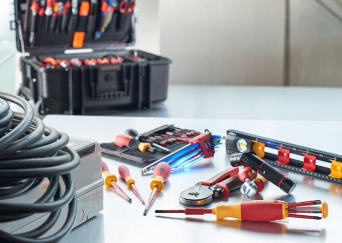Wiha Werkzeugkoffer - 4 Stück - Werkzeug 42069 Elektriker Competence XXL II
