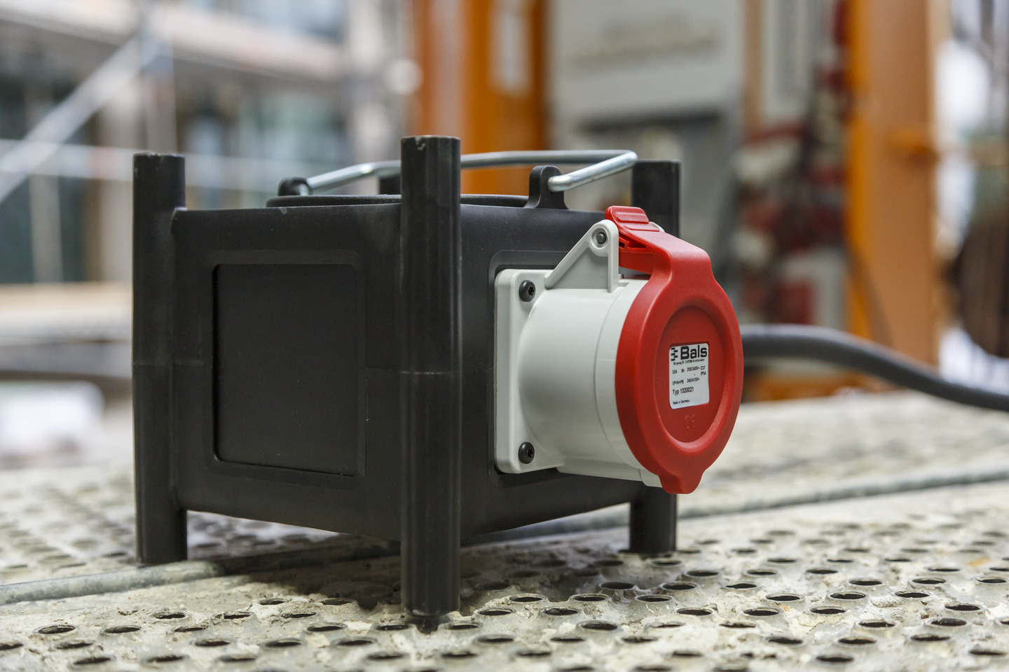 Brennenstuhl Kompakter Gummi-Stromverteiler - 2m - 400V - 1153680200