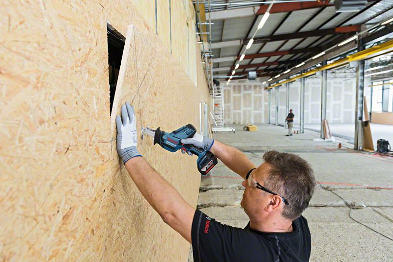 Bosch Akku-Säbelsäge GSA 18 V-LI C Professional  - L-BOXX 136 - inkl. 3 Sägeblätter