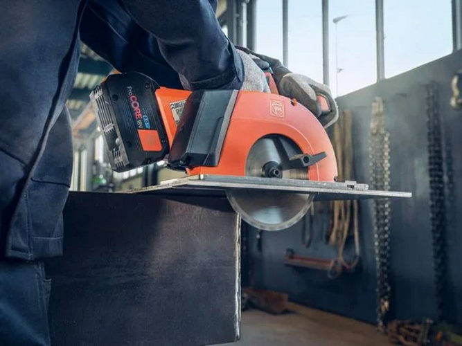 Fein Akku-Handkreissäge F-IRON Cut 57 AS - für Metall - Sägeblatt - 71360461000
