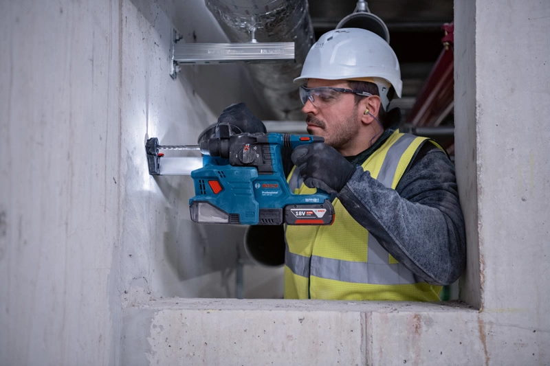 Bosch Akku Bohrhammer GBH 18V-22 - SDS-Plus - L-BOXX 136 - SOLO