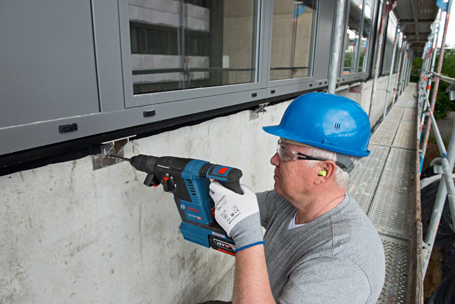 Bosch Akku-Bohrhammer GBH 18V-26F SDS plus inkl. 2x ProCORE18V 5,5Ah - Ladegerät
