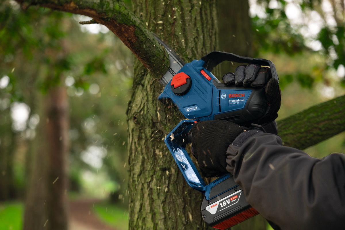 Bosch Astsäge Kettensäge Akku GKE 18V-15 - Sologerät ohne Akku/Ladegerät - 15cm