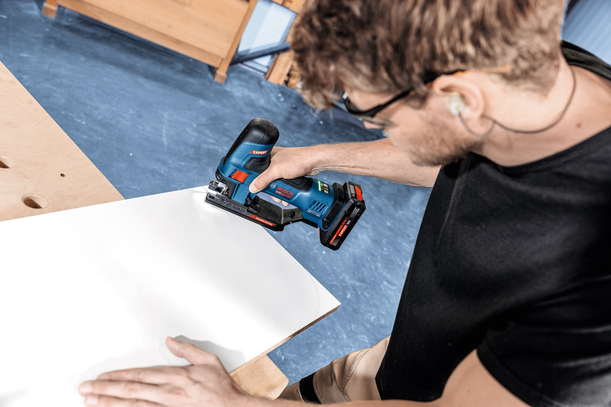 Bosch Akku Stichsäge EXST18V-155S 18V Präzision 155mm L-BOXX ohne Akku/Ladegerät