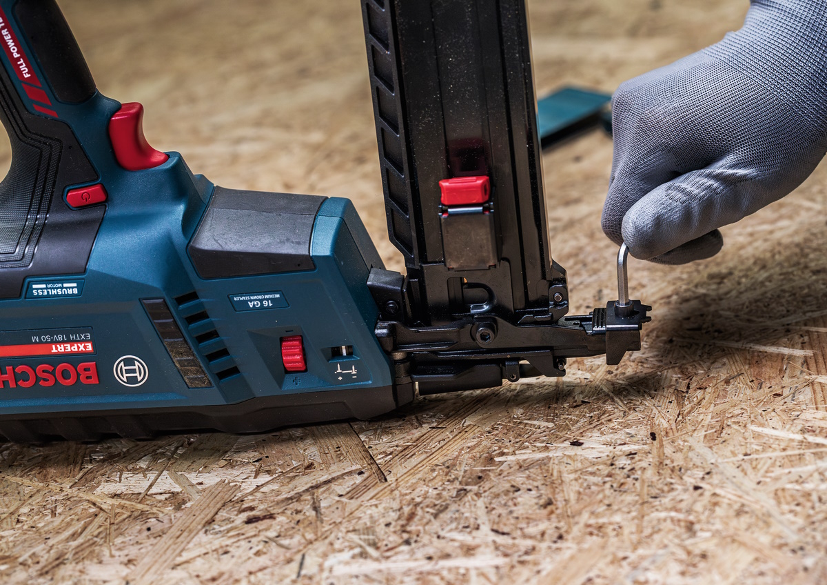 Bosch Akku Holzklammerer EXPERT EXTH18V-50M 18V - ohne Akku/Ladegerät in XL-BOXX