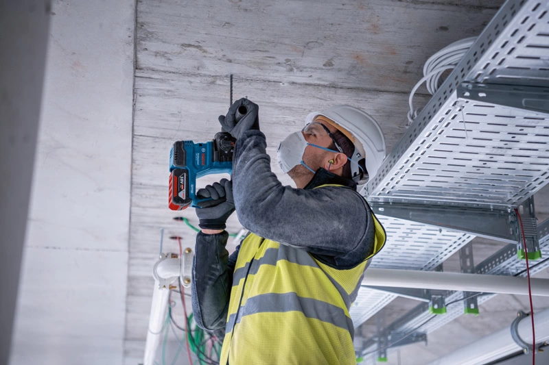 Bosch Akku Bohrhammer GBH 18V-22 - SDS-Plus - L-BOXX 136 - SOLO