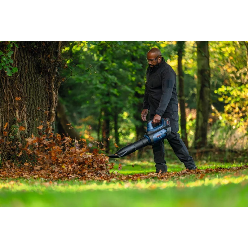 Bosch Laubbläser Akku 18V - GBL 18V-800 - Professional Gebläse + Aufsätze