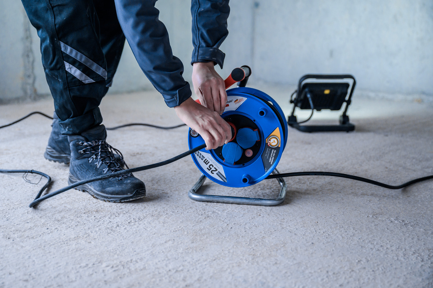 Brennenstuhl Kabeltrommel blau - 25 meter - 230V - IP44 - 3 Dosen - 1218350