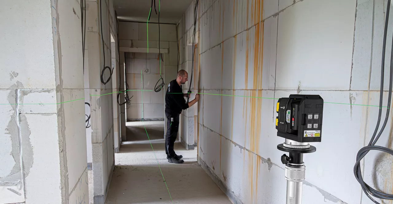 Stabila Multilinien-Laser LAX 500 G - 12V - grün - 7-tlg - 3 x 360° - Akku + Ladegerät