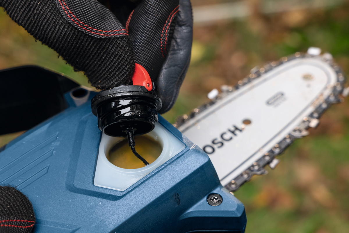 Bosch Astsäge Kettensäge Akku GKE 18V-15 - Sologerät ohne Akku/Ladegerät - 15cm