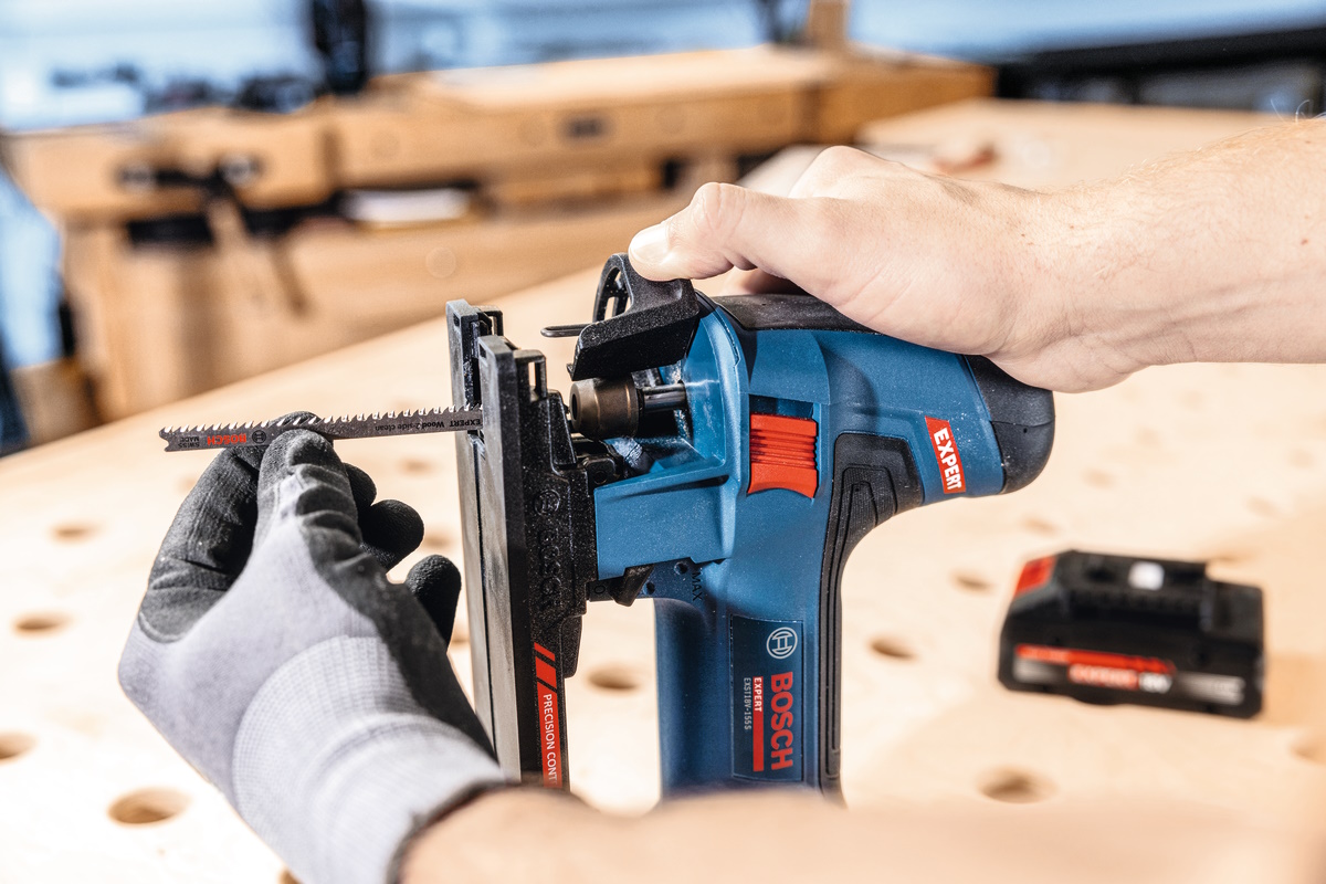 Bosch Akku Stichsäge EXST18V-155S 18V Präzision 155mm L-BOXX ohne Akku/Ladegerät
