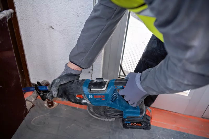 Bosch Akku-Säbelsäge GSA 18V-28 - 06016C0001 - L-BOXX - ohne Akku/Ladegerät