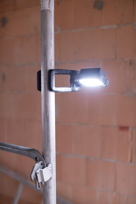 Brennenstuhl Klemmbarer LED Arbeitsstrahler 1050 MA - 950lm