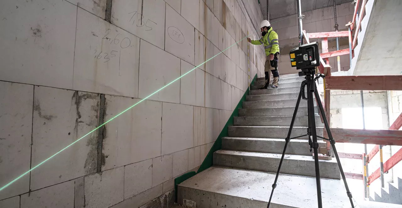 Stabila Multilinien-Laser LAX 500 G - 12V - grün - 7-tlg - 3 x 360° - Akku + Ladegerät
