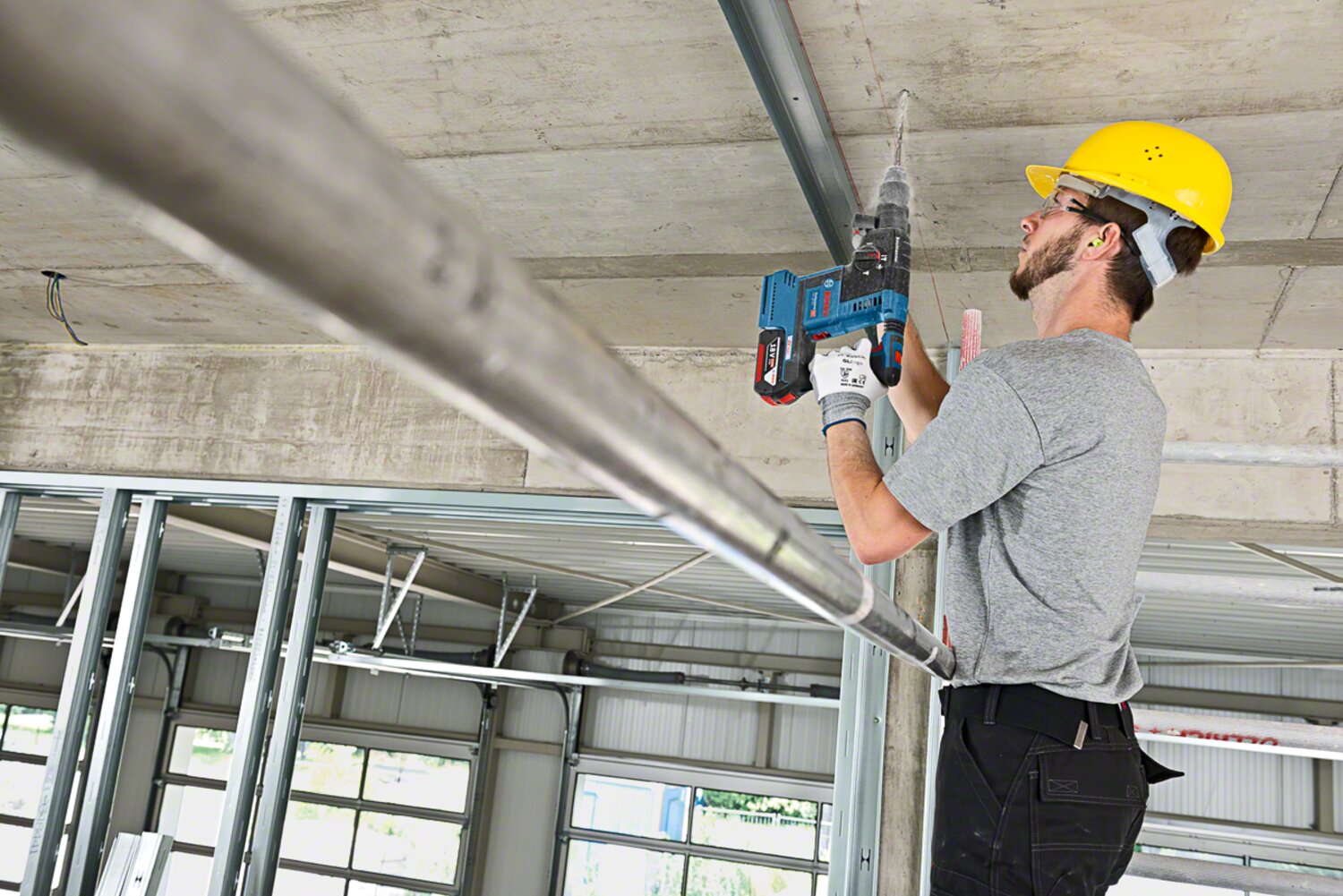 Bosch Akku-Bohrhammer GBH 18V-26F SDS plus inkl. 2x ProCORE18V 5,5Ah - Ladegerät