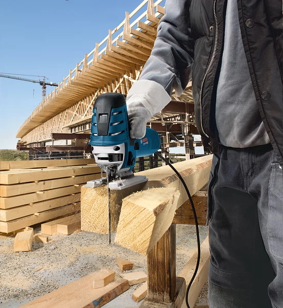 Bosch GST 150 CE Stichsäge - Koffer- 1 Sägeblatt - 780 Watt - 2,6 kg