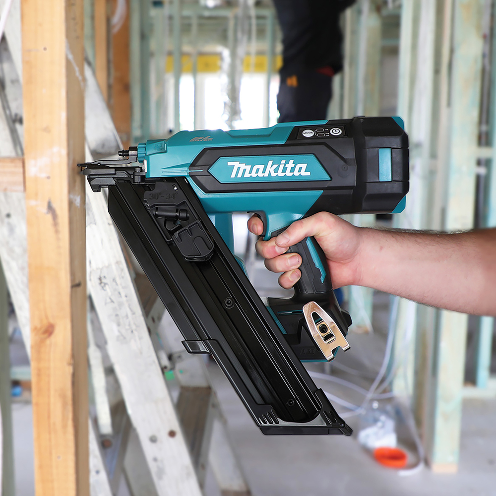 Makita Akku-Streifennagler DBN900ZK - 18V - 50-90mm - D-Kopf-Nägel - Koffer