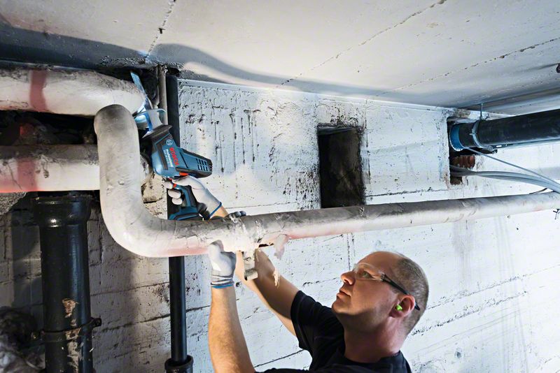 Bosch Akku-Säbelsäge GSA 18 V-LI C Professional  - L-BOXX 136 - inkl. 3 Sägeblätter