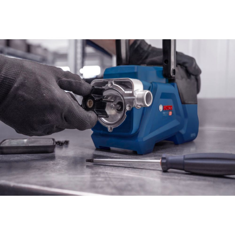 Bosch Akku-Transferpumpe PRO GTP18V-28 - Wasserpumpe/Gartenpumpe - 18V - 2800l/h