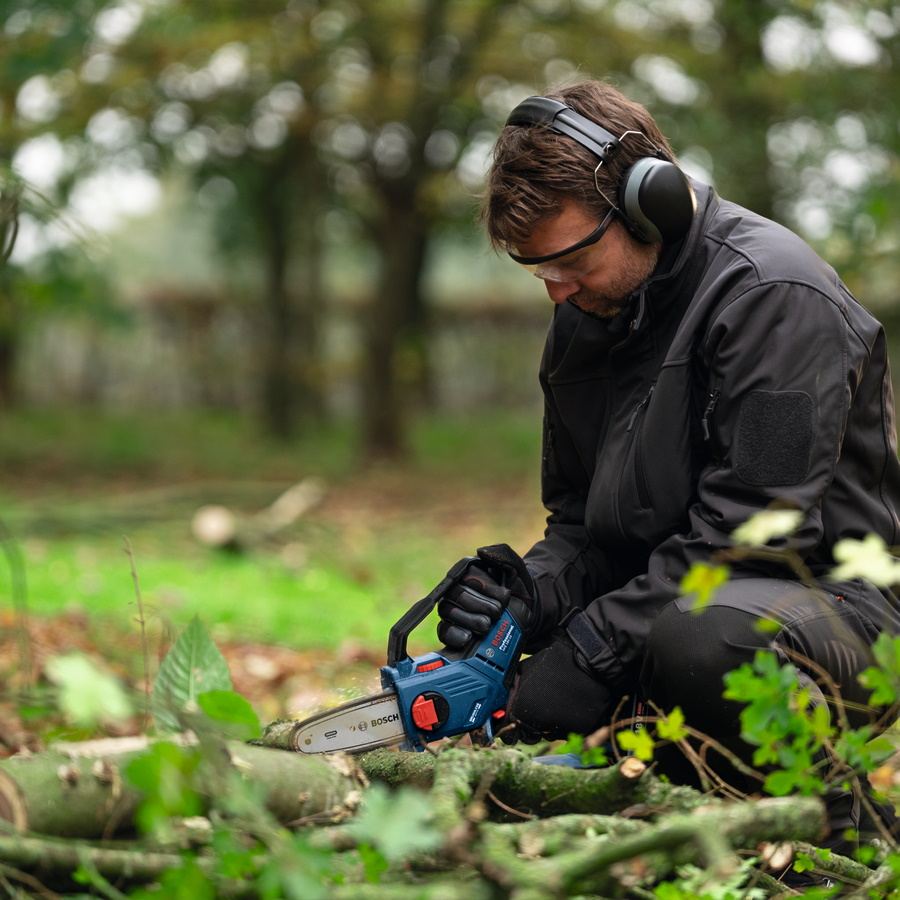 Bosch Astsäge Kettensäge Akku GKE 18V-15 - Sologerät ohne Akku/Ladegerät - 15cm