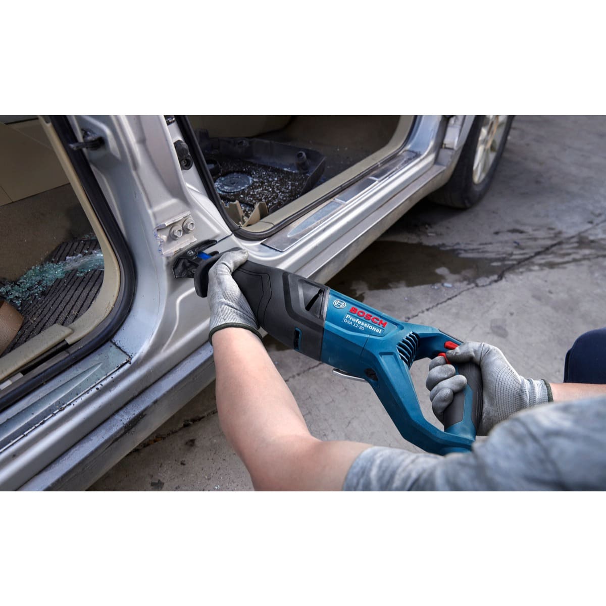 Bosch Säbelsäge PRO GSA 12-30 Professional - 1250 Watt - 2 Sägeblätter im Koffer