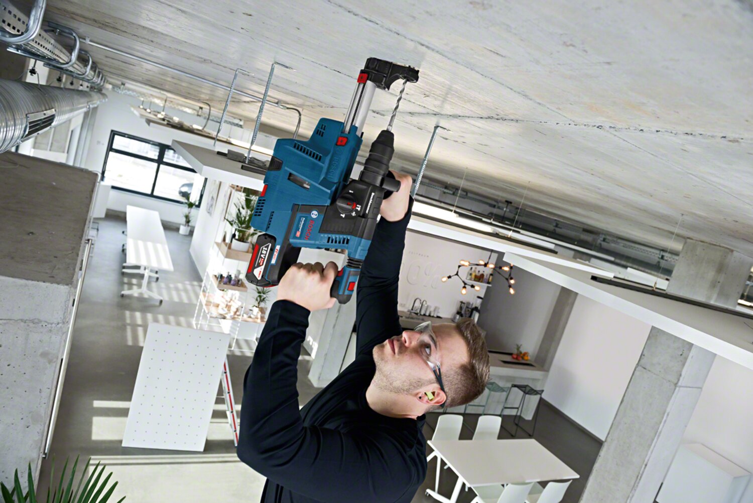 Bosch Akku-Bohrhammer GBH 18V-26F SDS plus inkl. 2x ProCORE18V 5,5Ah - Ladegerät
