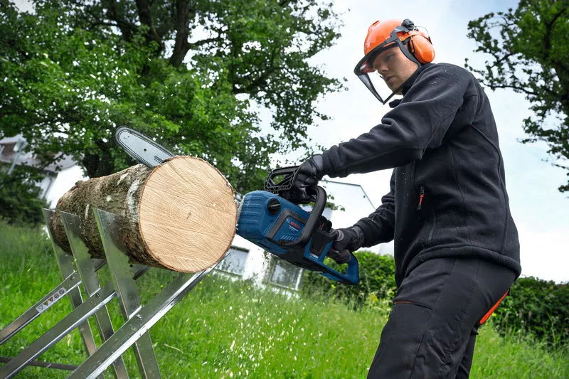 Bosch Akku-Kettensäge GKE 18V-40 - 18V - 40cm Schwert - 06008D3000