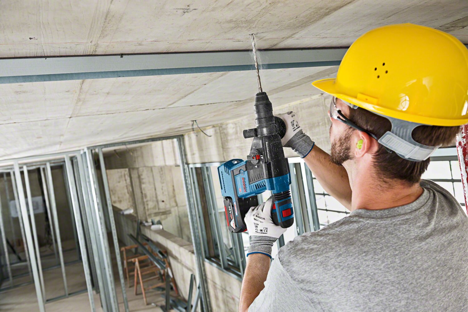 Bosch Akku-Bohrhammer GBH 18V-26F SDS plus inkl. 2x ProCORE18V 5,5Ah - Ladegerät