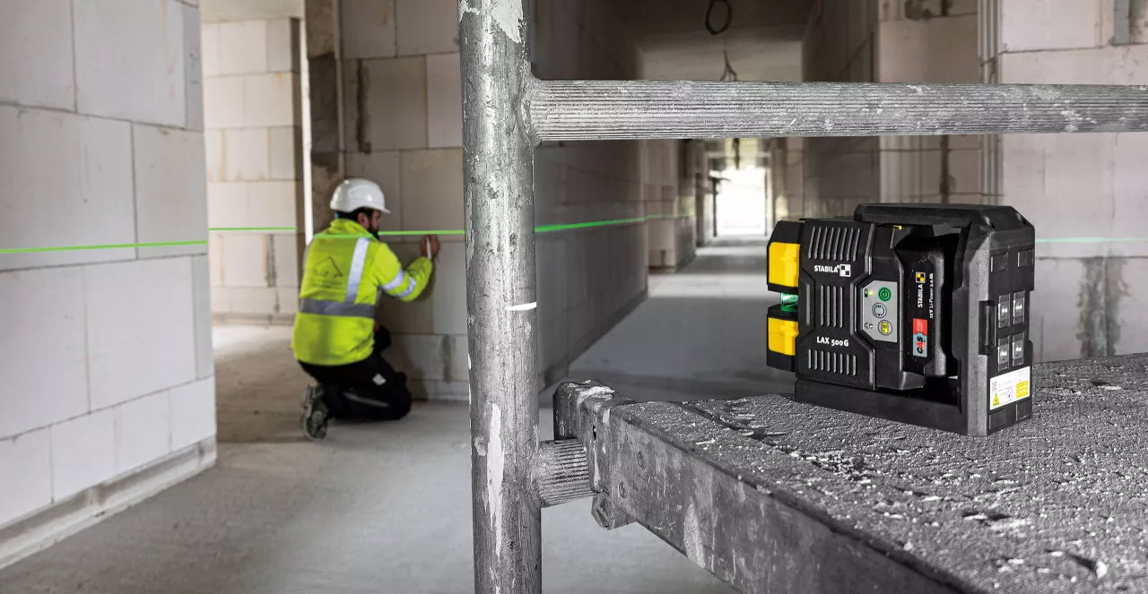 Stabila Multilinien-Laser LAX 500 G - 12V - grün - 7-tlg - 3 x 360° - Akku + Ladegerät