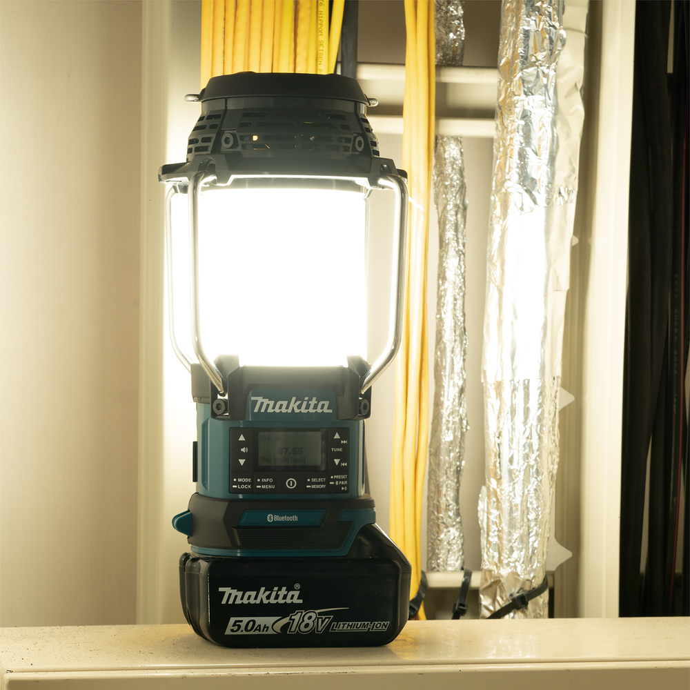 Makita Akku-Radio mit Laterne - DMR056 - FM/DAB+ - 18V - 310 LM - Laterne 360°